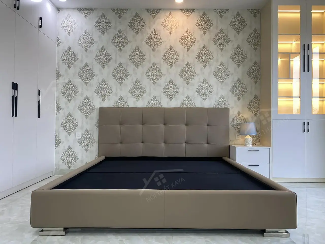 Giường bọc nệm lỗ GNL018