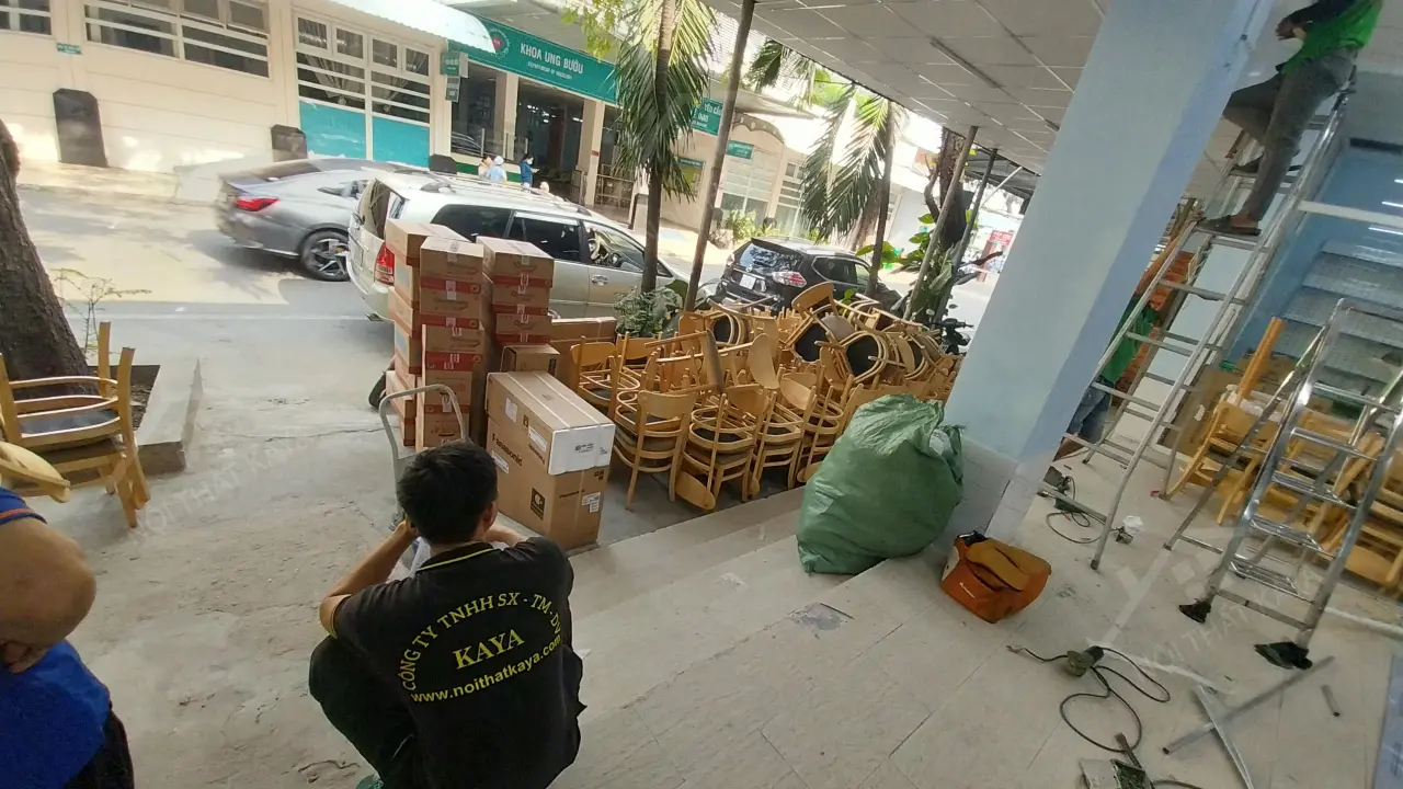 Lắp đặt Bàn Ghế Tại Căn Tin Bệnh Viện 115 (2)